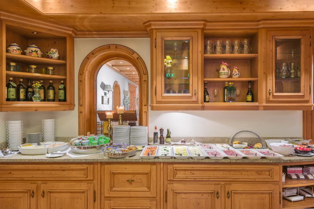 Hotel Sonnenhof Suceava Dış mekan fotoğraf