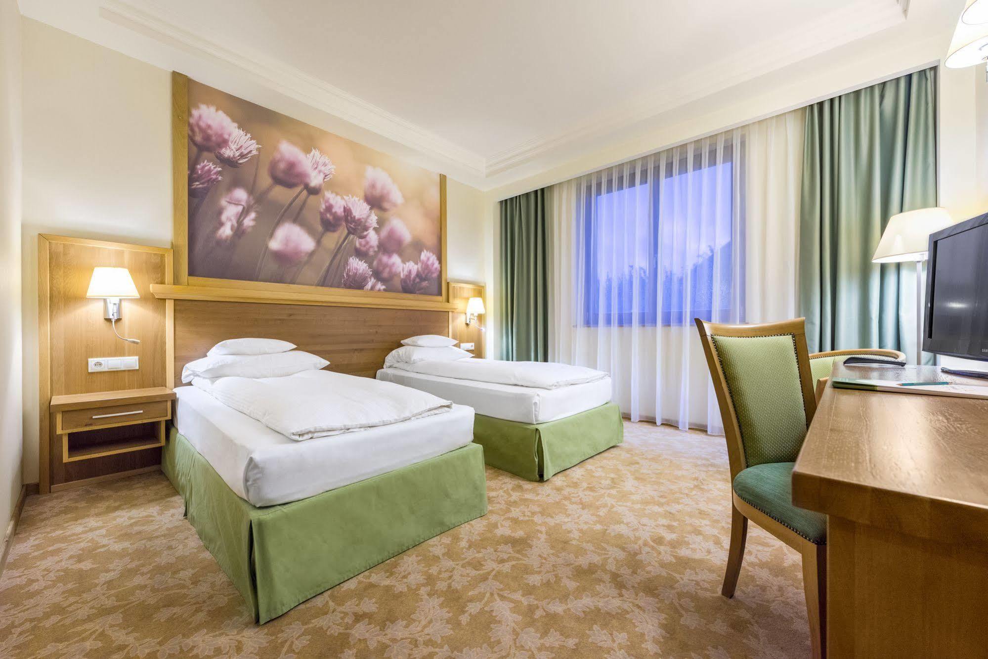 Hotel Sonnenhof Suceava Dış mekan fotoğraf
