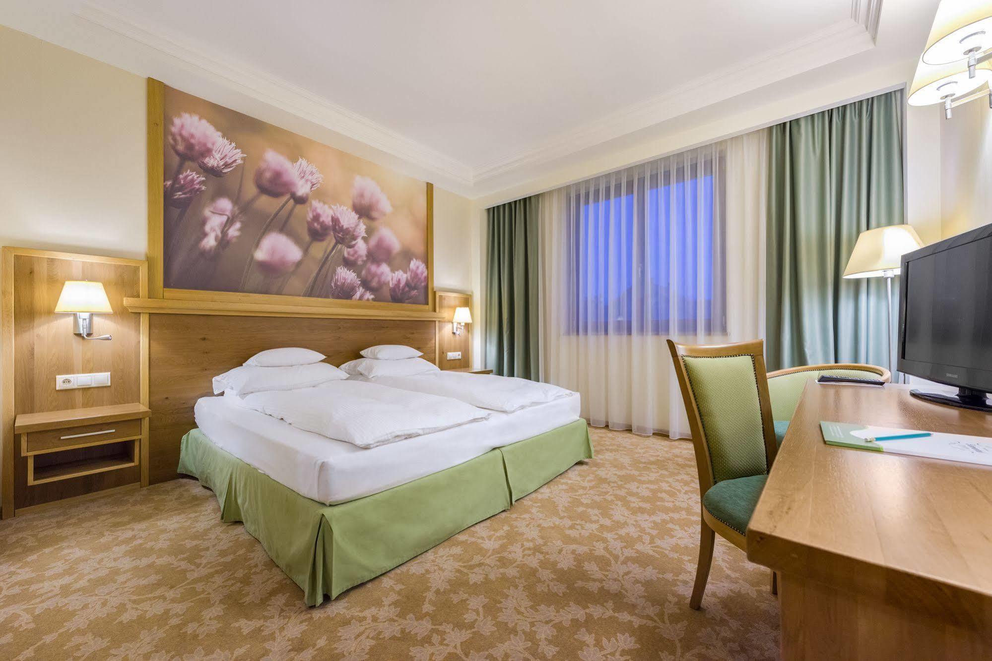 Hotel Sonnenhof Suceava Dış mekan fotoğraf