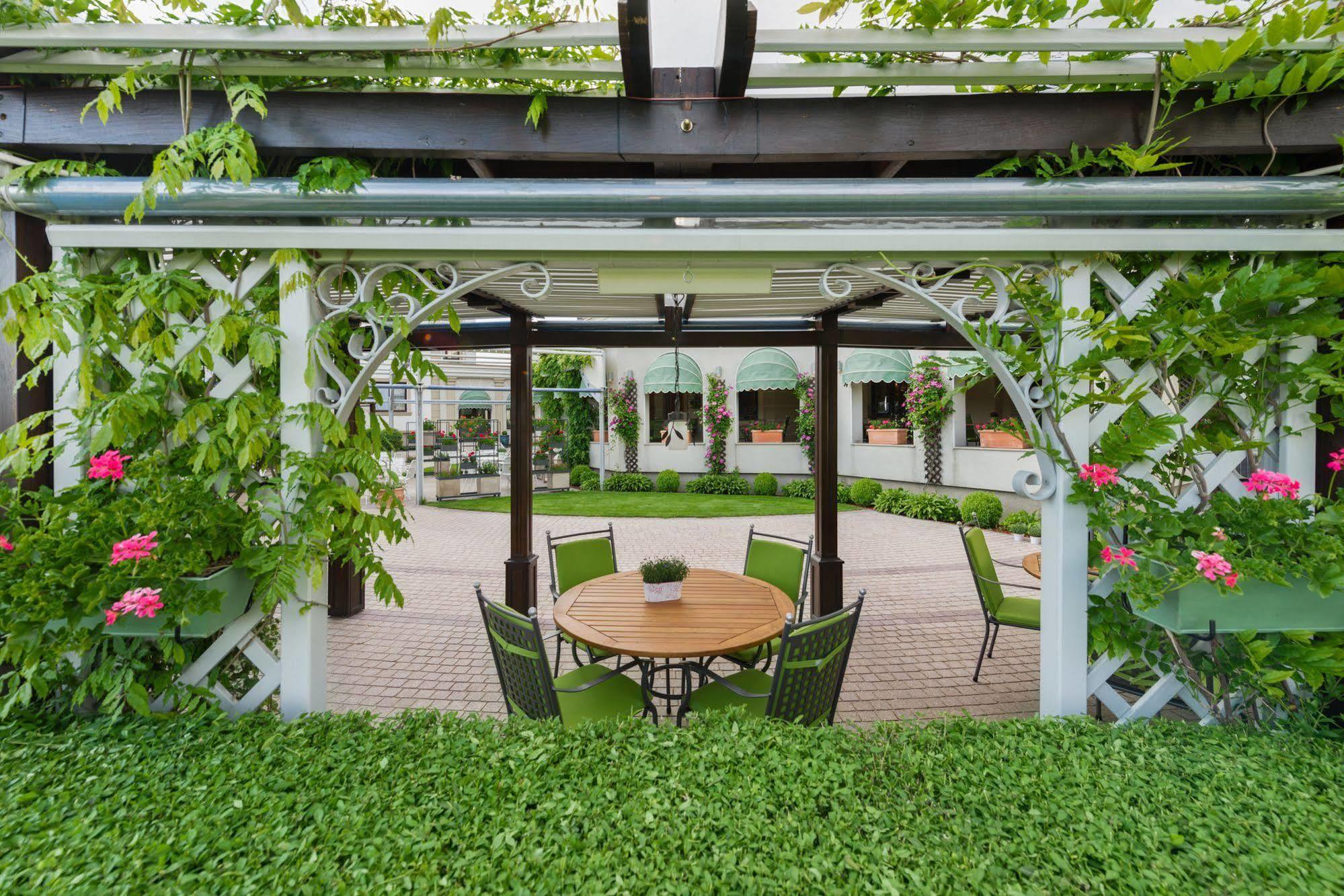 Hotel Sonnenhof Suceava Dış mekan fotoğraf