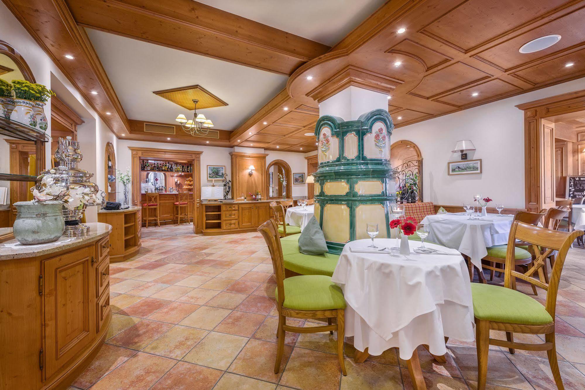 Hotel Sonnenhof Suceava Dış mekan fotoğraf