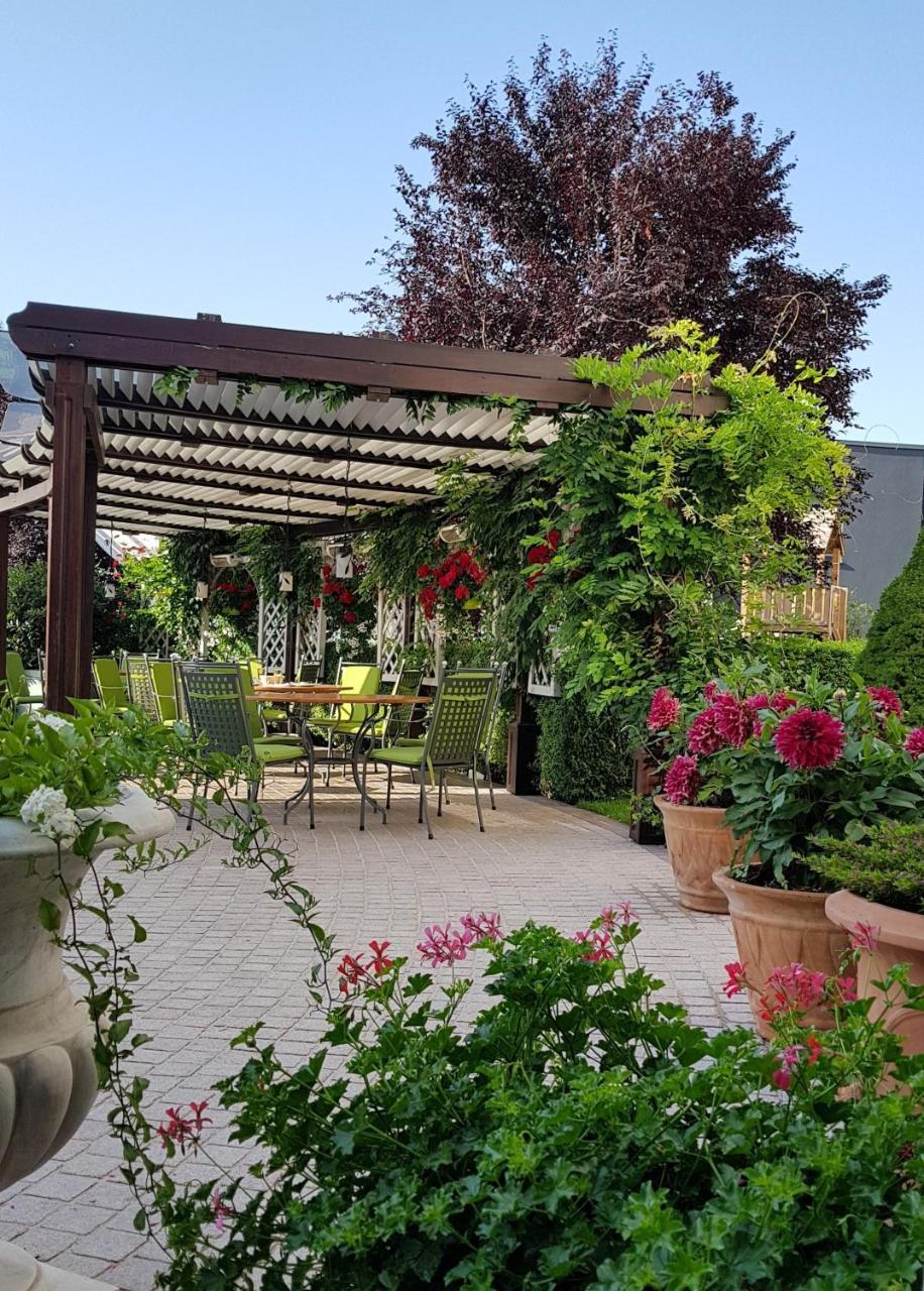 Hotel Sonnenhof Suceava Dış mekan fotoğraf